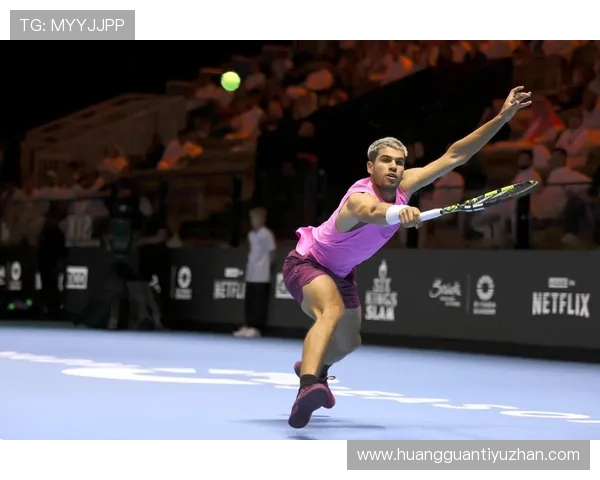 网球赛季最新动态：顶级球员鏖战四大满贯精彩瞬间